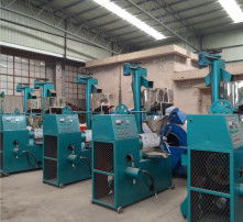 高清圖片下的垃圾打撈船 守護水域清潔的無名英雄